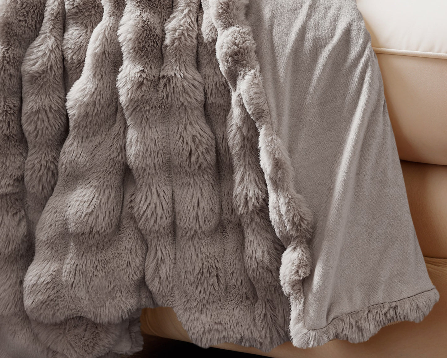Pom Rabbit Fur plaid