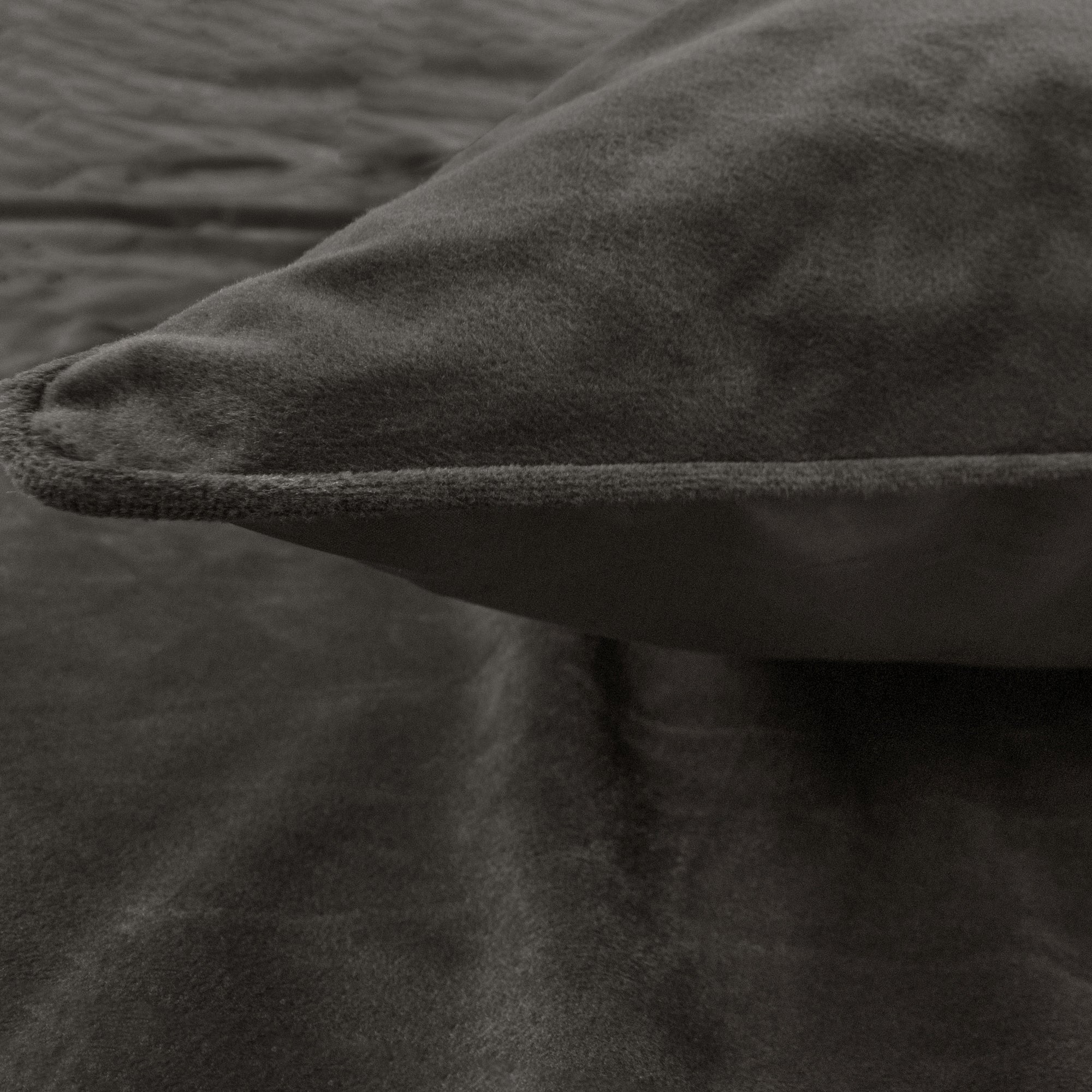 Dekbedovertrek Velvet Piping Deep Taupe