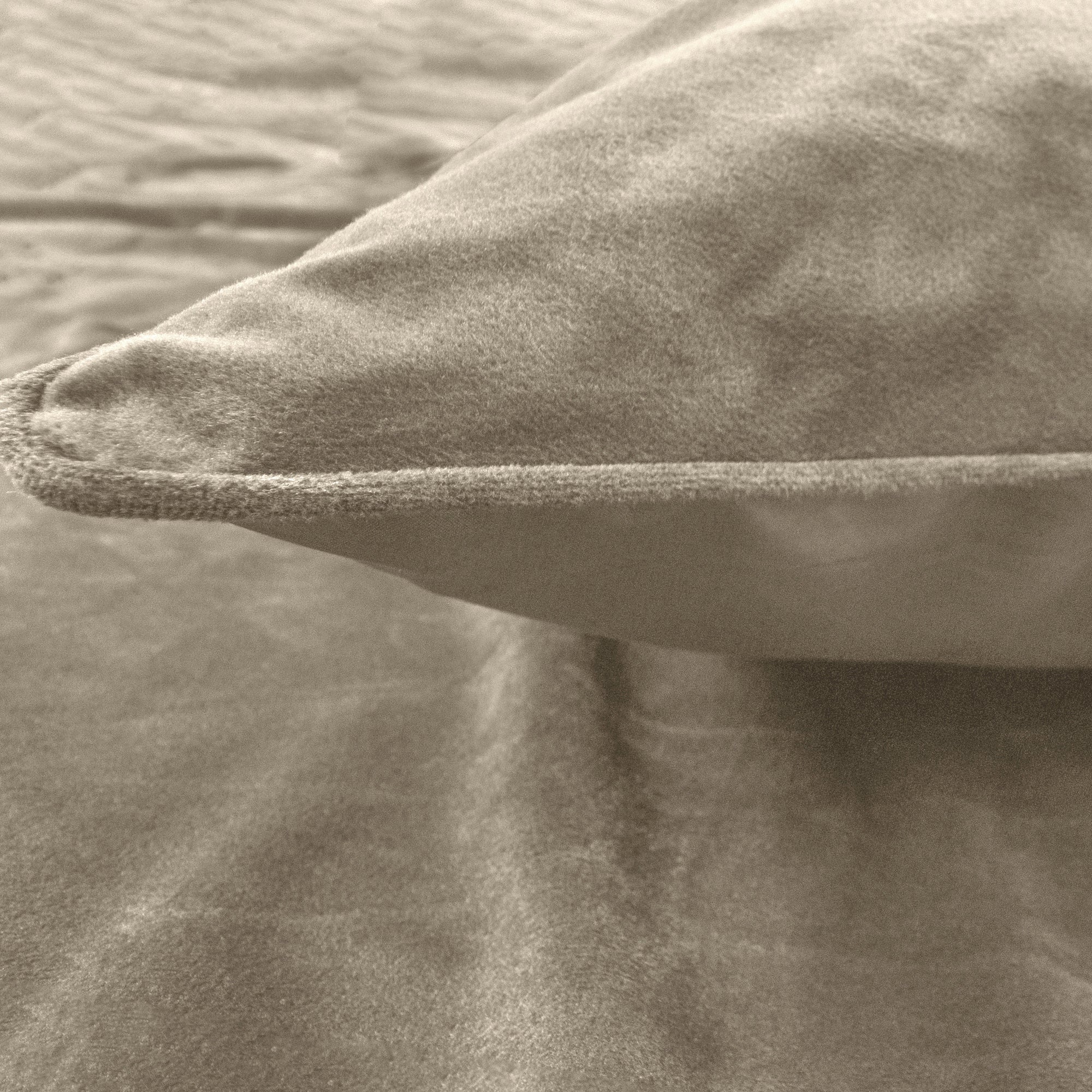 Dekbedovertrek Velvet Piping Taupe