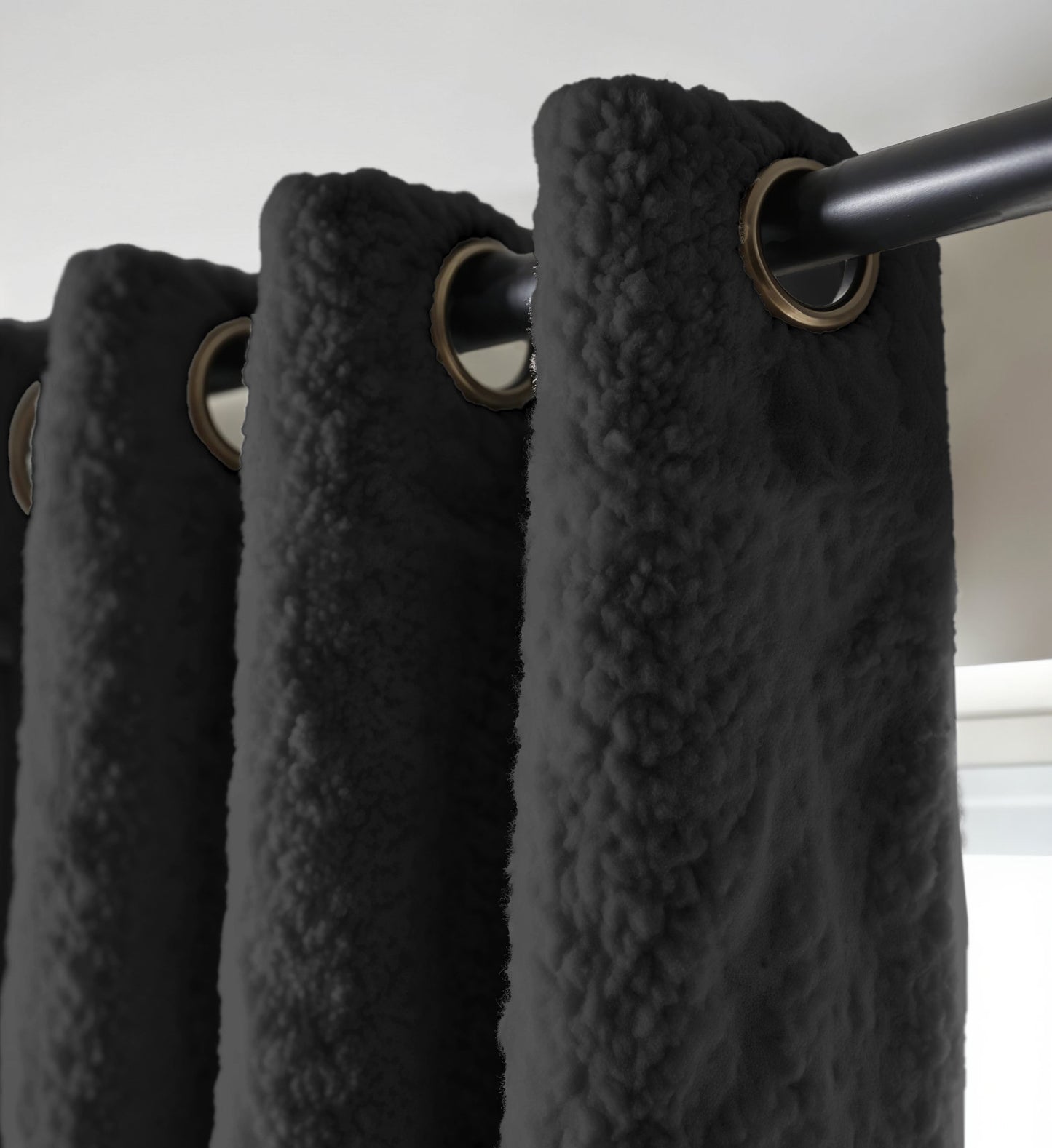 Teddy Gordijnen - Black Out - Ringen