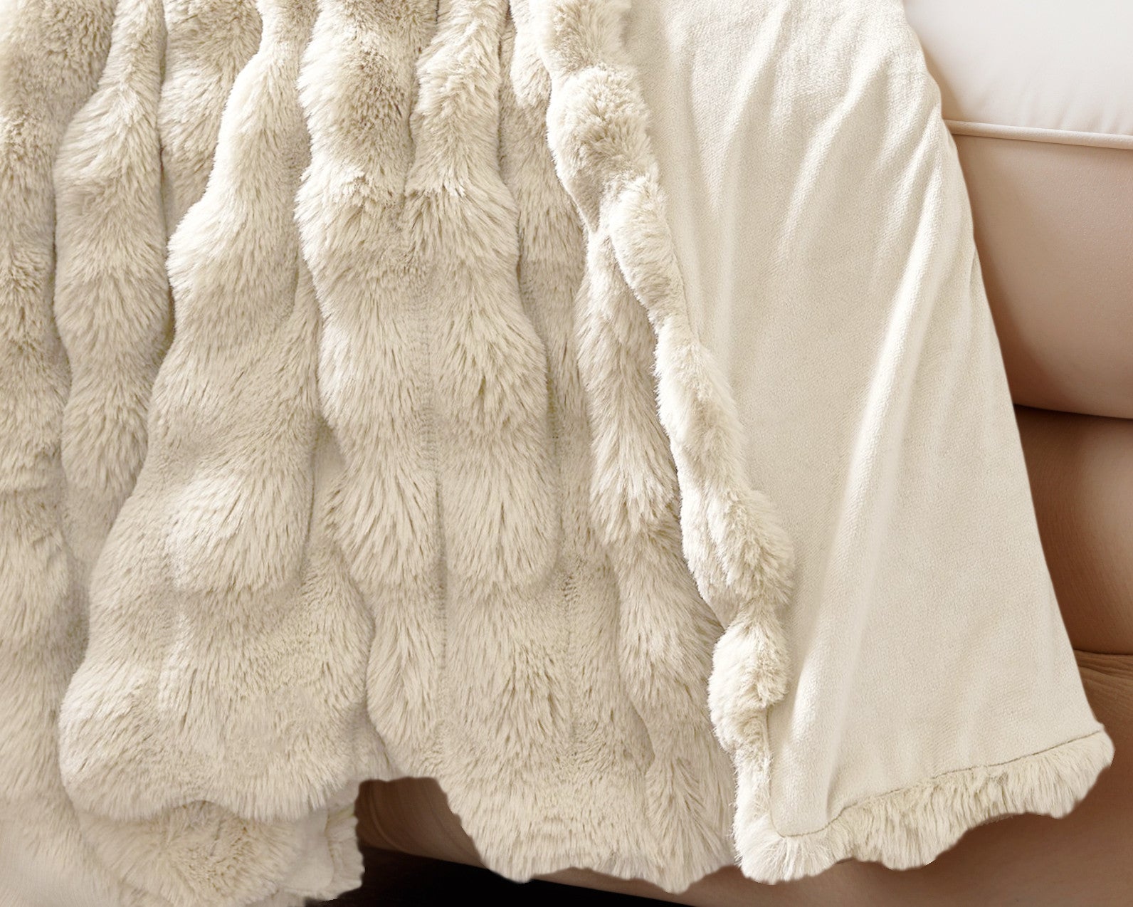 Pom Rabbit Fur plaid