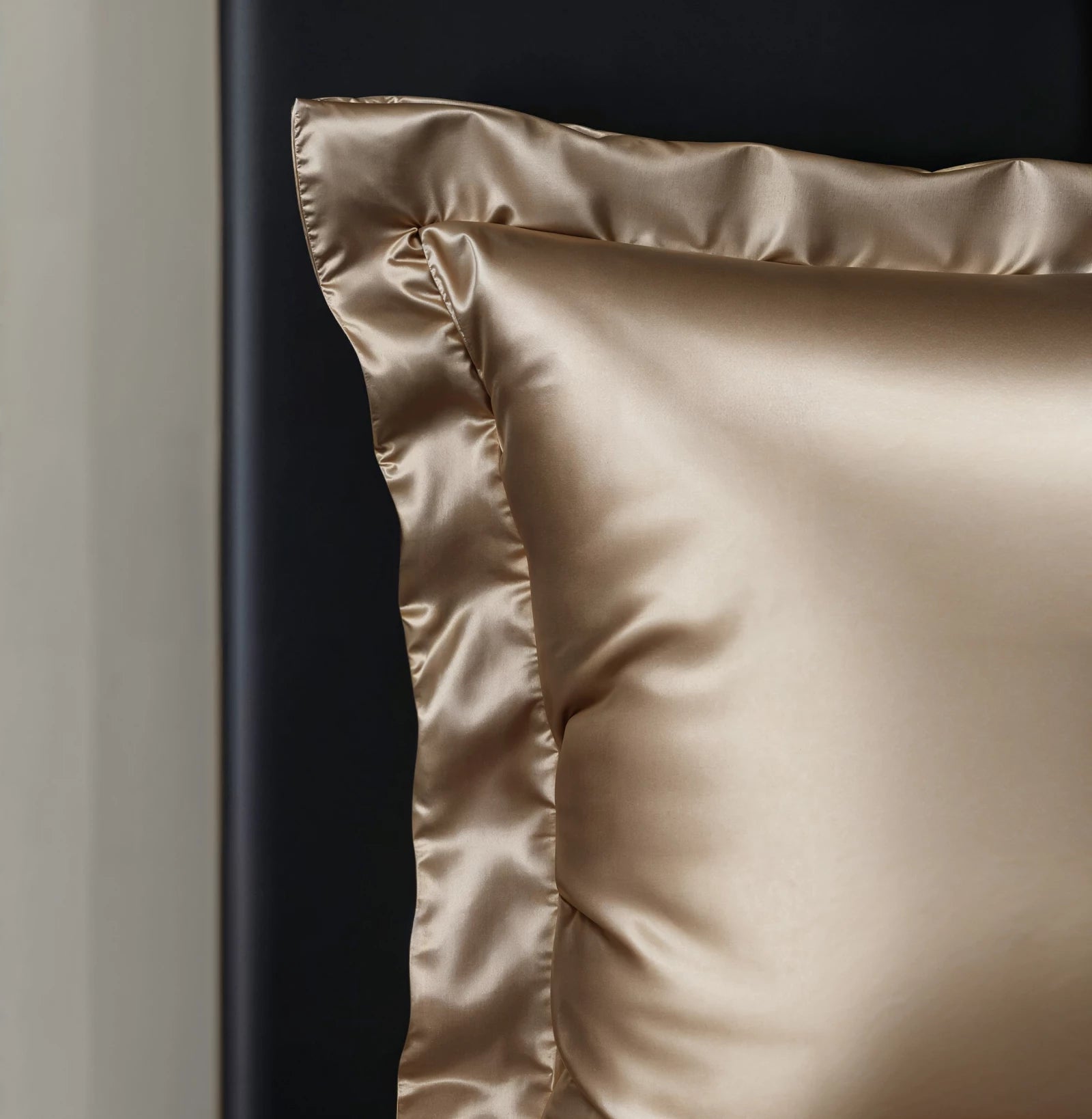 Dekbedovertrek Glossy satijn taupe 