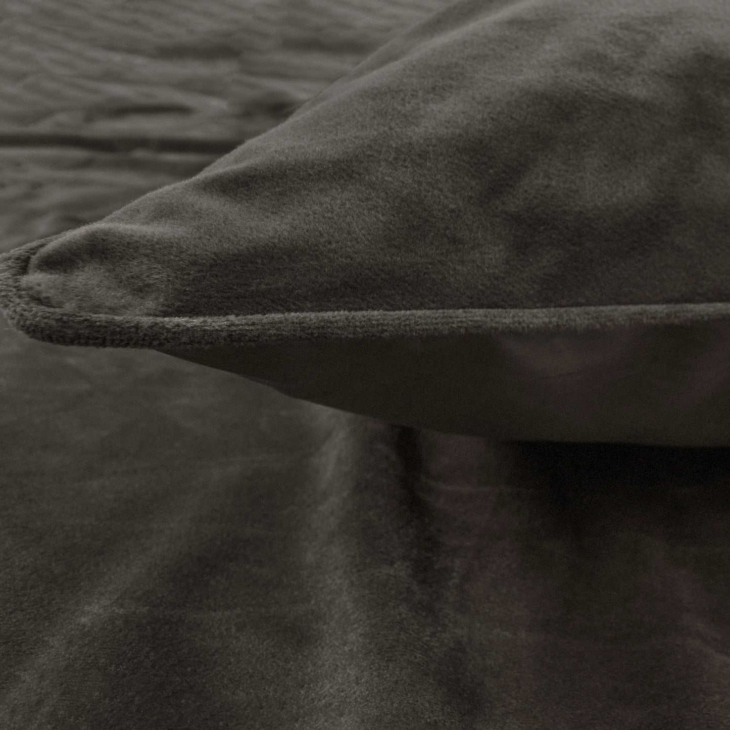 Dekbedovertrek Velvet Piping Deep Taupe 