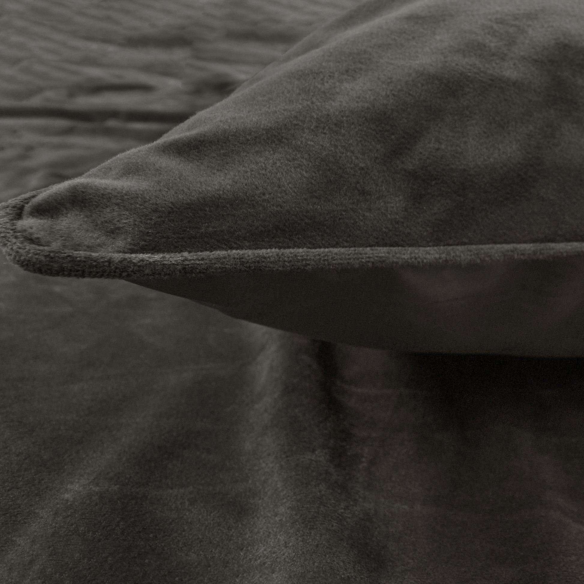 Dekbedovertrek Velvet Piping Deep Taupe 