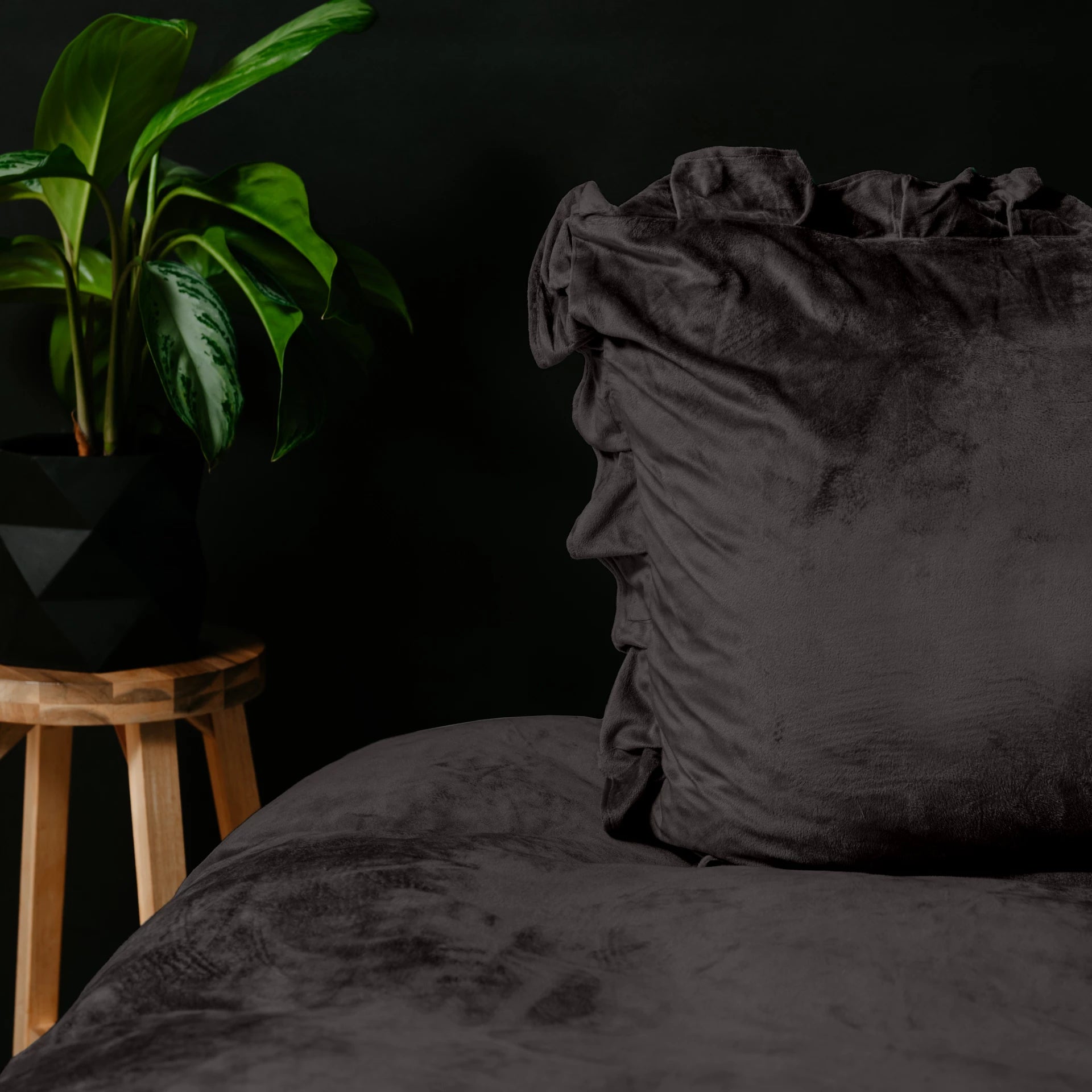 Dekbedovertrek Velvet Ruffles Zwart 