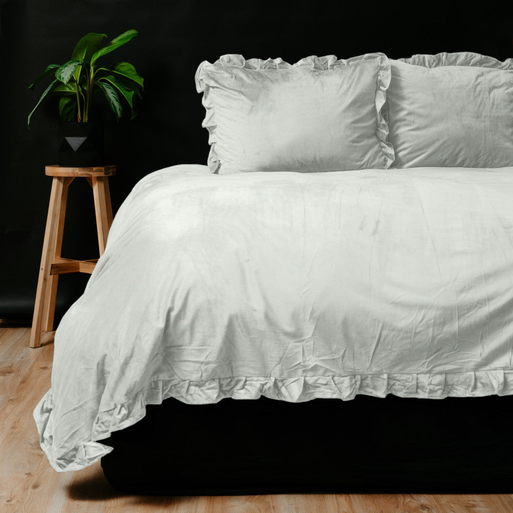 Velvet Ruffles Cappuccino Wit dekbedovertrek