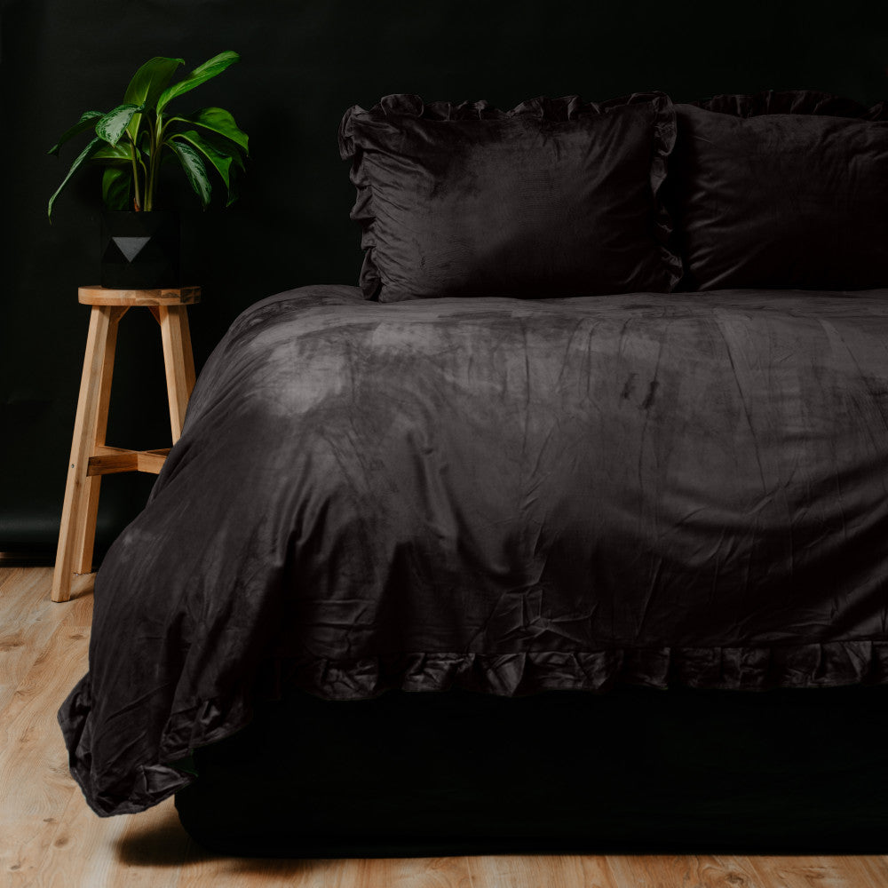Velvet Ruffles Zwart dekbedovertrek